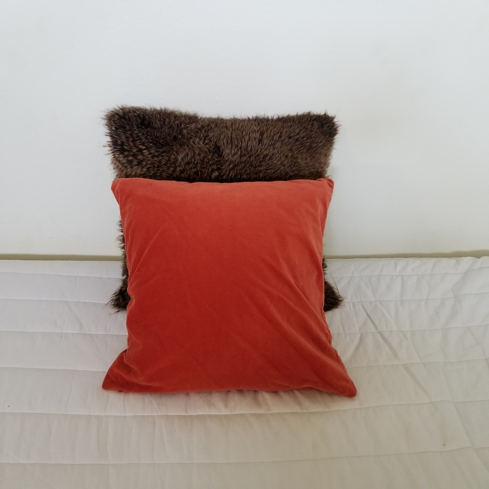 H&M pillowcases fuzzy brown & orange velvet - Picture 7 of 7
